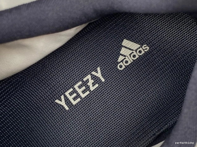 Bone Adidas Boost 700 MNVN Yeezy FY3729 0714